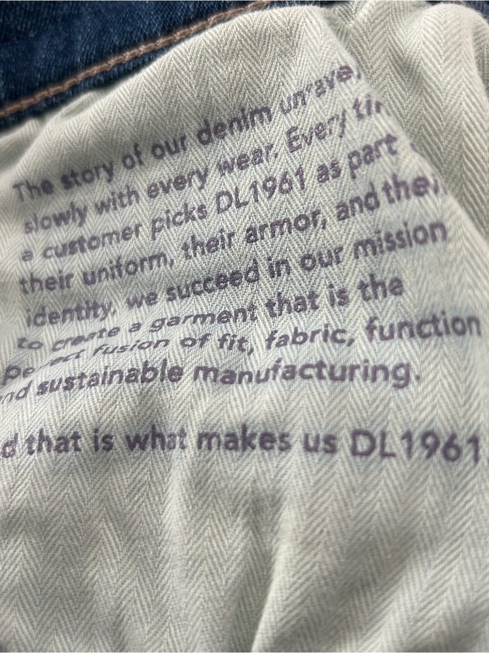 DL1961 NWOT Mid Wash Flare Jeans - Picture 10 of 10